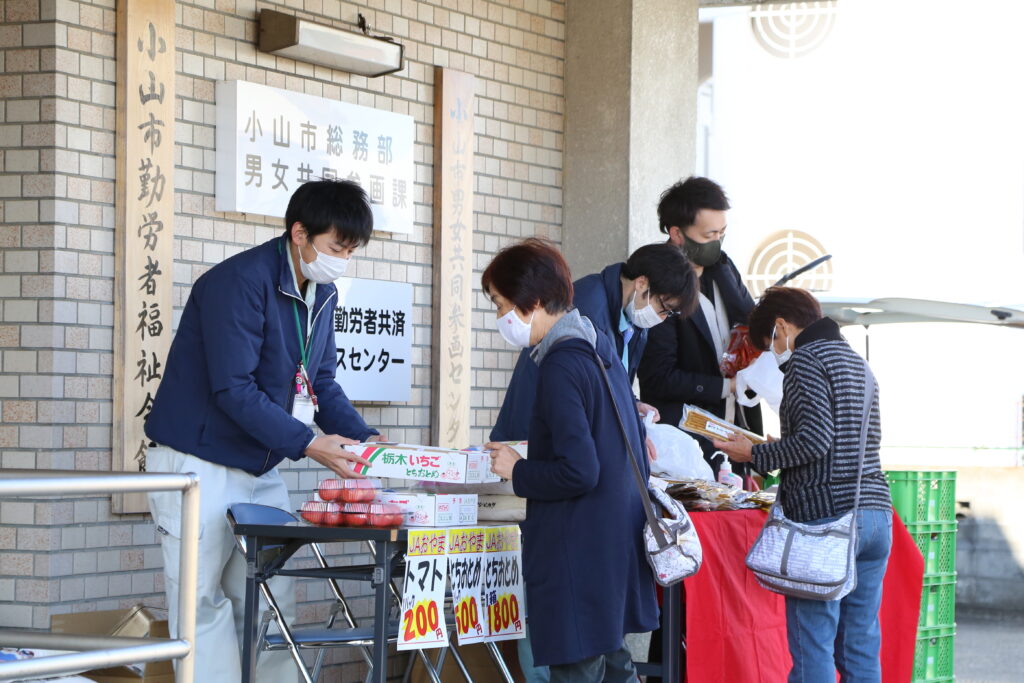 新鮮野菜の販売会好評