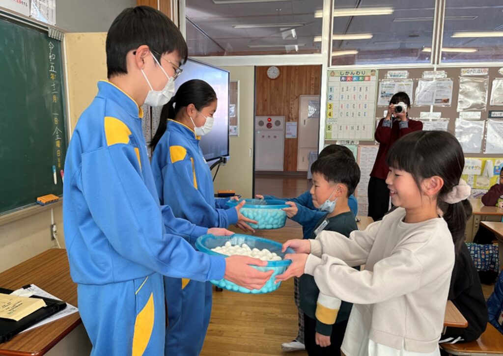 コサージュ　育てた繭で