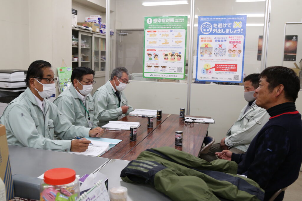 農家を訪問し　意見聞き取る