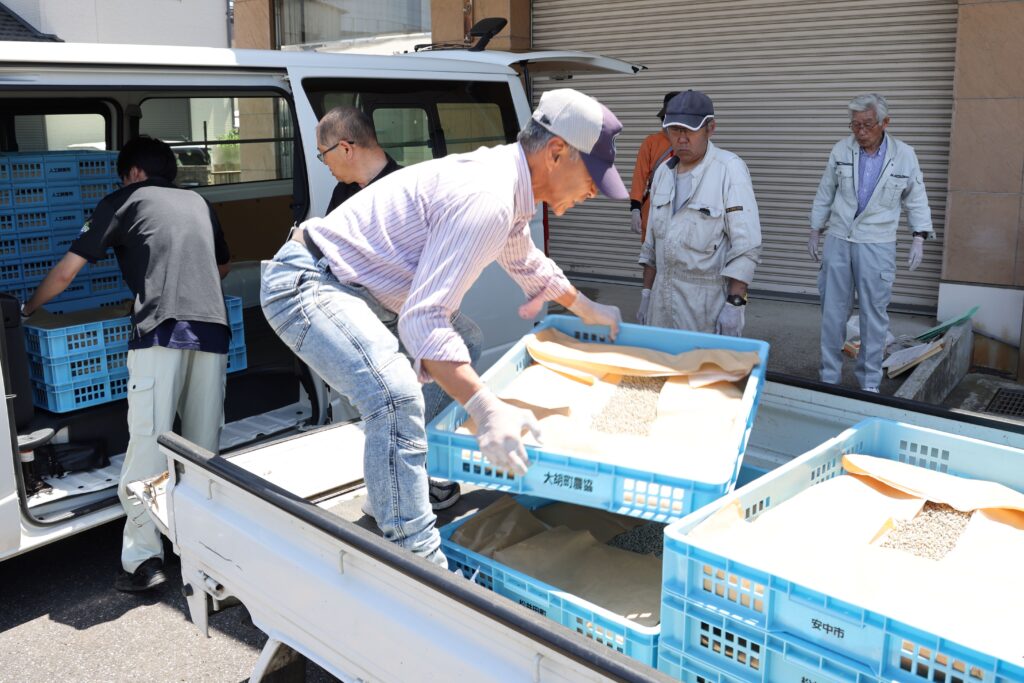 春蚕５１万頭配る　良質繭生産を